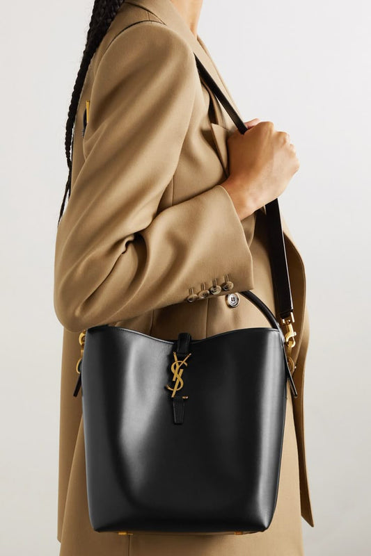 Summer accessories: bucket bags, scarves & belts