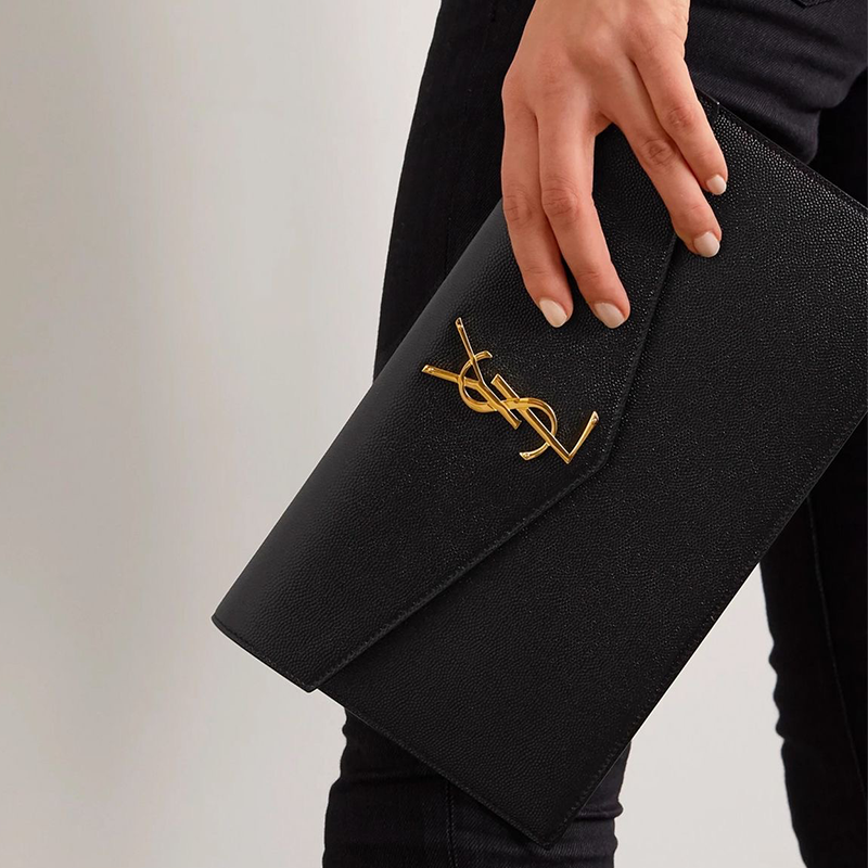 Pochette Uptown Grain de Poudre Embossed Leather York Essential