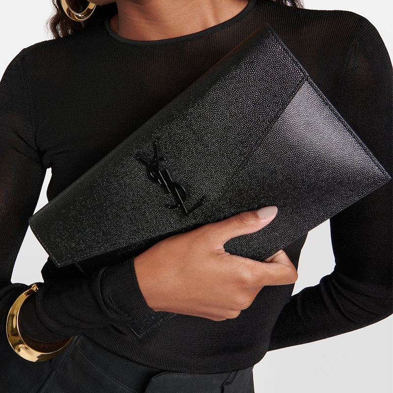 Pochette Uptown Grain de Poudre Embossed Leather York Essential