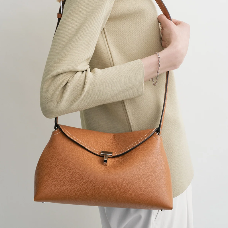 T-Lock Clutch Grained Leather Tan York Essential