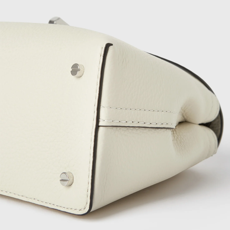 T-lock Clutch Grained Leather Milk York Essential