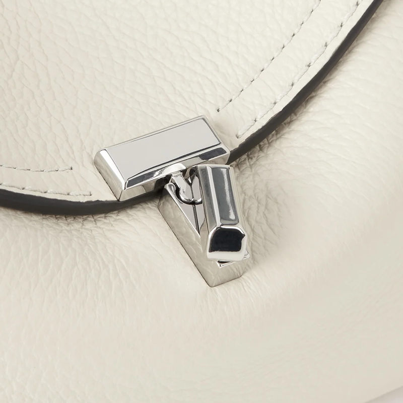 T-lock Clutch Grained Leather Milk York Essential