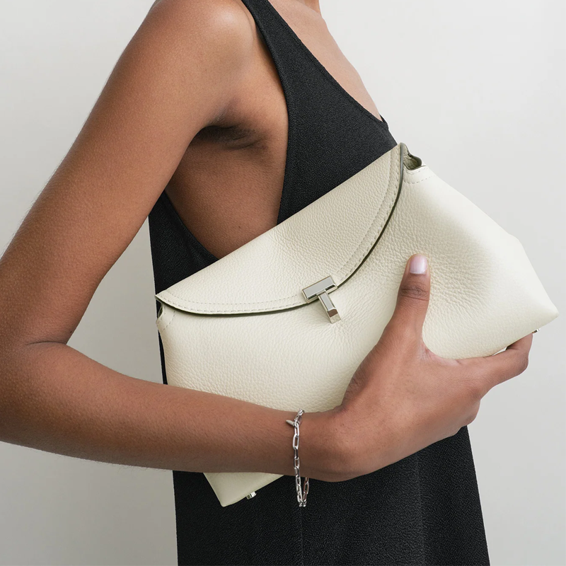 T-lock Clutch Grained Leather Milk York Essential