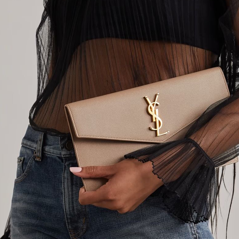 Pochette Uptown Grain de Poudre Embossed Leather York Essential